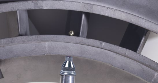 對24.1毫米的航天器鑄件進行測量