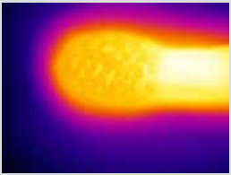 使用 FlukeTiX560 熱像儀搭配25 微米微距紅外鏡頭拍攝到的火柴熄滅后的圖像