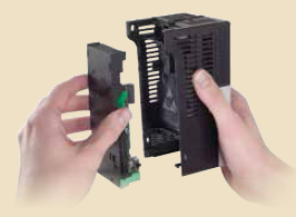 安裝附件卡時可保持小巧的體積