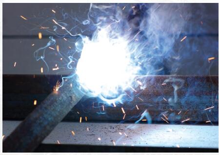 降低與弧閃事件有關(guān)的潛在嚴(yán)重危險(xiǎn)