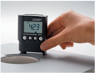 mpo膜厚儀測量鐵上油漆的厚度